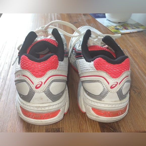 ASICS - Picture 6 of 7